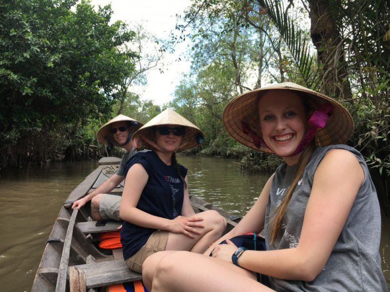 EXPERIENCE FLOATING MARKET FOR A DAY