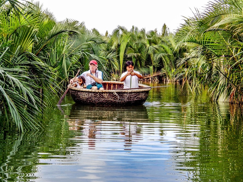 Basket Boat Racing