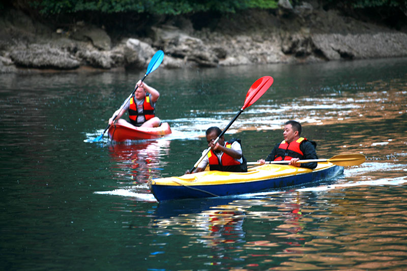 kajaking in lan ha bay2