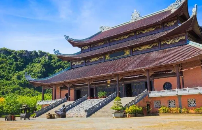 Explore Trang An & Bai Dinh Pagoda Full Day Tour
