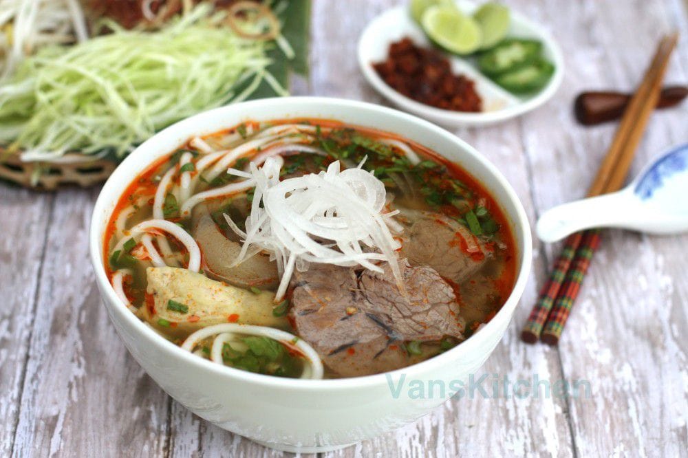 Hue Beef Noodle – The Typical Culinary Art Of Hue! 1 bunbo1
