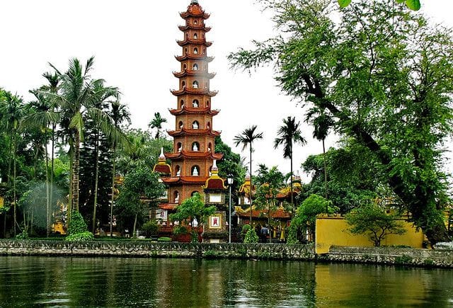 Tran Quoc Pagoda - Hanoi's Oldest Pagoda 1 chuan tran quoc 2
