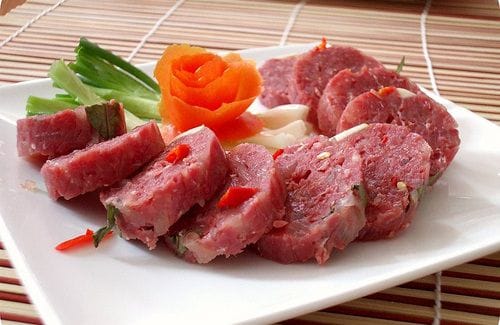 Nem Chua - Vietnamese Fermented Pork Roll 2 nemchua1