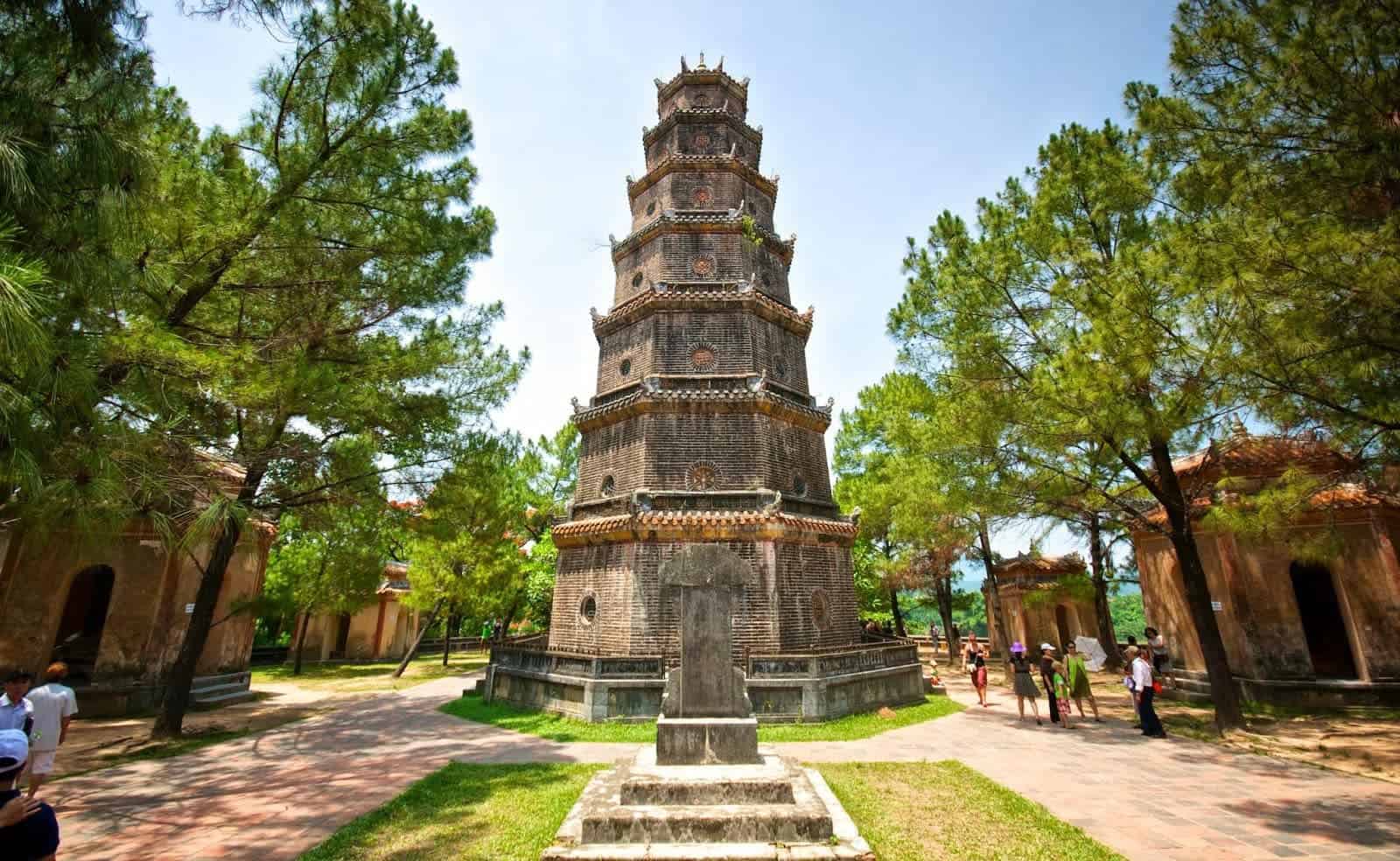 Thien Mu pagoda in Hue huedaytour.com